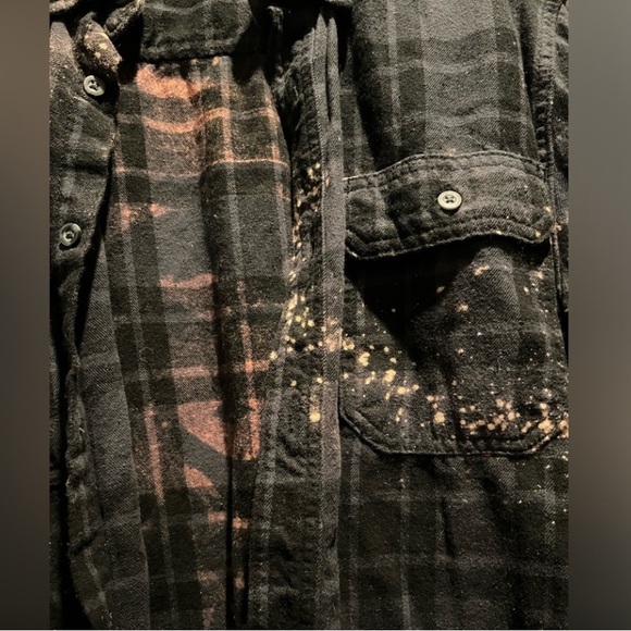 Stevie Nicks flannel button down with splatter paint 🖤 Size Small 🖤 Like New❣️ - Picture 7 of 8